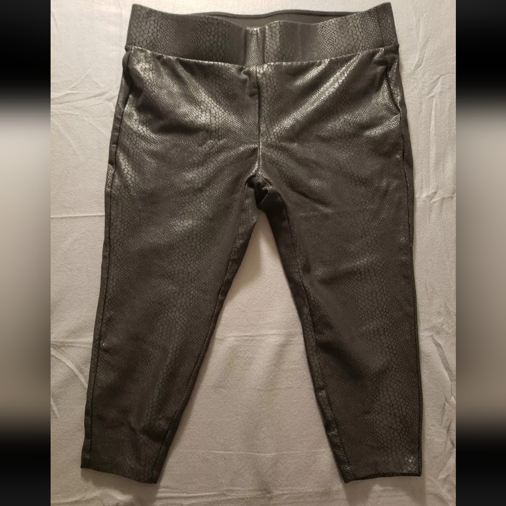 Torrid Pixie Pants Size 3R Black Skinny Plus size